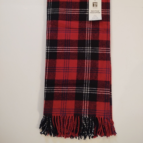 ⭐SALE⭐🎁Texteis Penedo Holiday Throw Blanket - Tartan Plaid - 10 Available - Picture 3 of 10